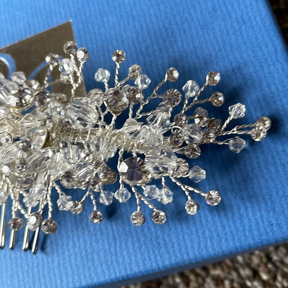 Bridal Hair Accessory with Sparkling Crystal Beading - Picture 6 of 7